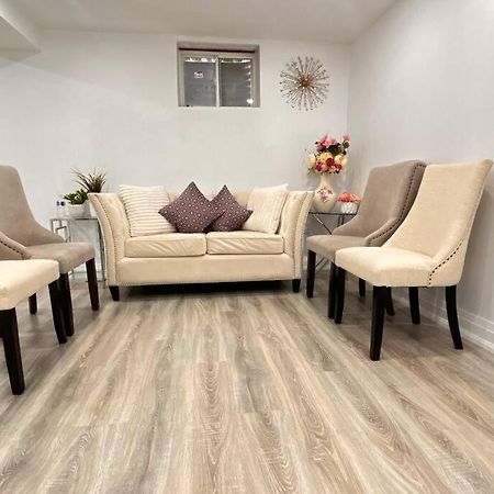 Super Luxury Family Home - 3 Bedrooms, 1 Full Bathroom And 1 Half Washroom With Free Parking, Wifi, Netflix Toronto Kültér fotó