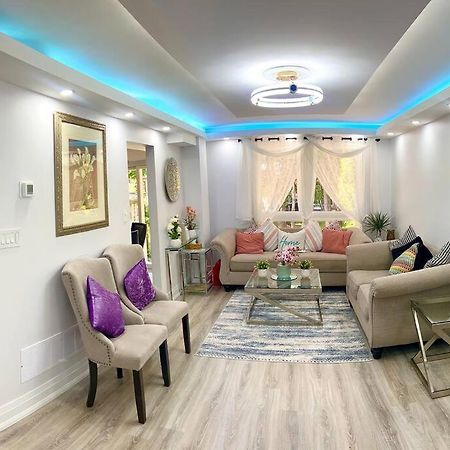 Super Luxury Family Home - 3 Bedrooms, 1 Full Bathroom And 1 Half Washroom With Free Parking, Wifi, Netflix Toronto Kültér fotó